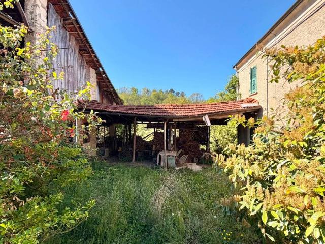 Rustico / Casale in vendita a Camerana CN