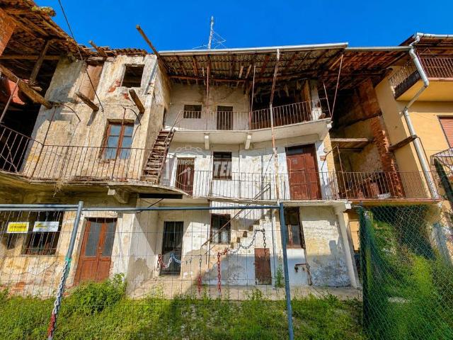 Rustico / Casale in vendita a Cameri NO