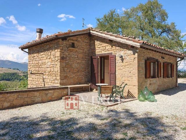 Rustico / Casale in vendita a Camerino MC