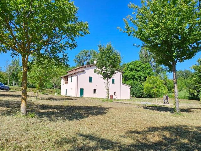 Rustico / Casale in vendita a Camerino MC