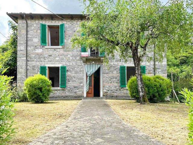 Rustico / Casale in vendita a Camporgiano LU