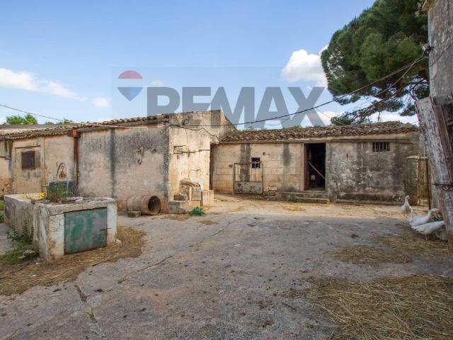 Rustico / Casale in vendita a Canicattini Bagni SR