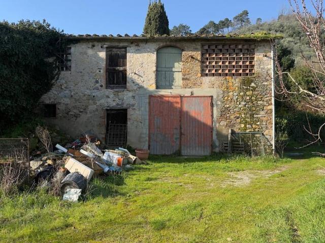 Rustico / Casale in vendita a Capannori LU