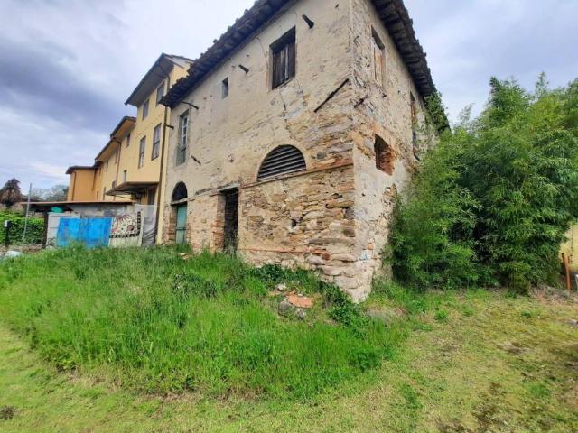 Rustico / Casale in vendita a Capannori LU