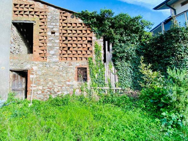 Rustico / Casale in vendita a Capannori LU