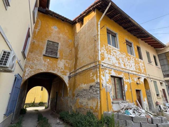 Rustico / Casale in vendita a Caponago MB