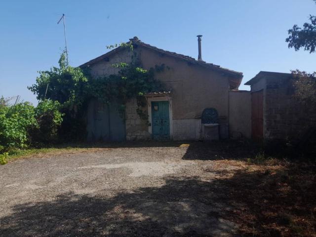 Rustico / Casale in vendita a Caprarola VT