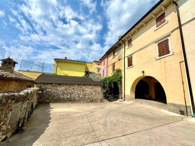 Rustico / Casale in vendita a Caprino Veronese VR