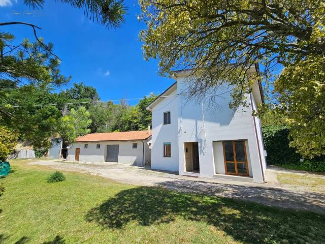 Rustico / Casale in vendita a Carassai AP