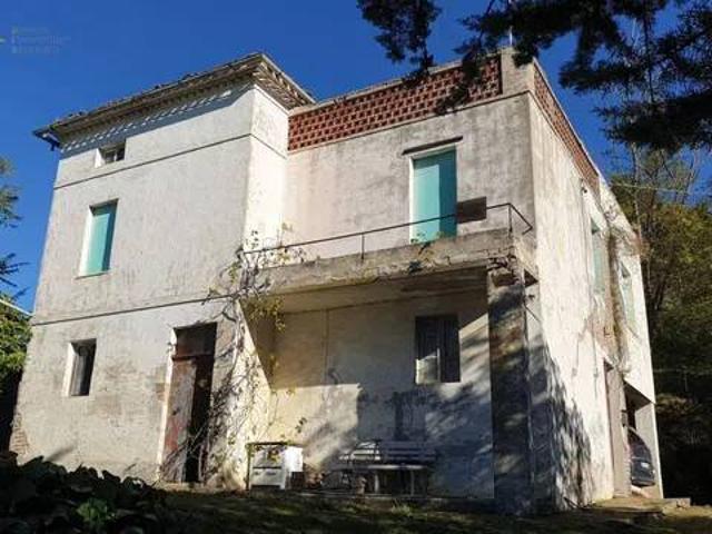 Rustico / Casale in vendita a Carassai AP