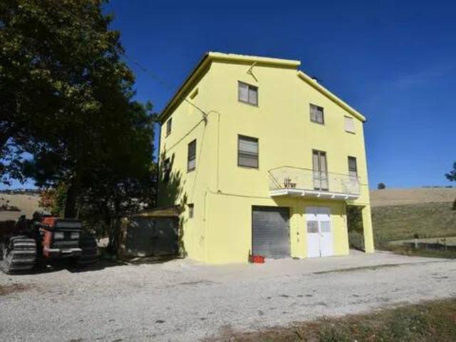 Rustico / Casale in vendita a Carassai AP