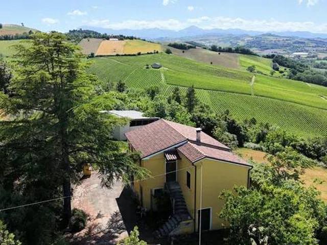 Rustico / Casale in vendita a Carassai AP