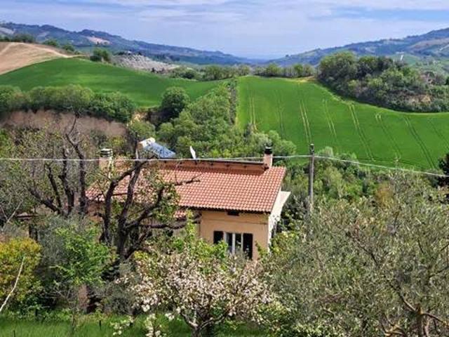 Rustico / Casale in vendita a Carassai AP