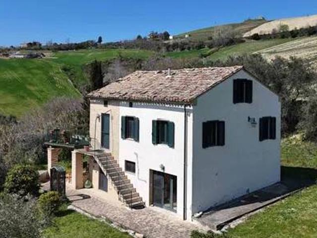 Rustico / Casale in vendita a Carassai AP