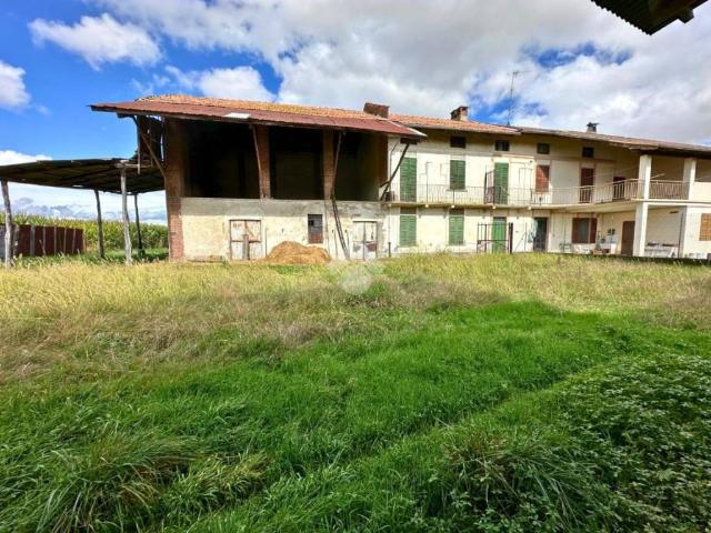 Rustico / Casale in vendita a Carisio VC
