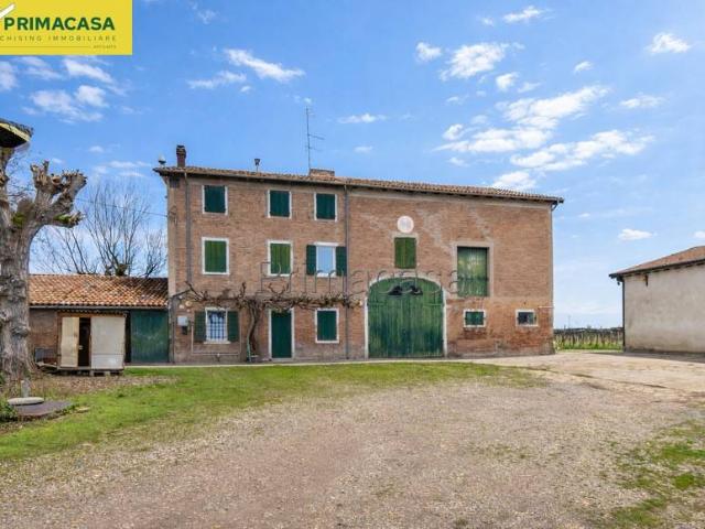 Rustico / Casale in vendita a Carpi MO
