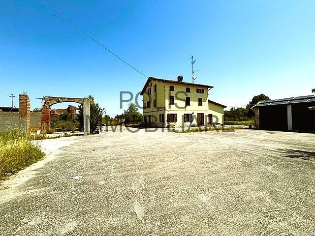 Rustico / Casale in vendita a Carpi MO