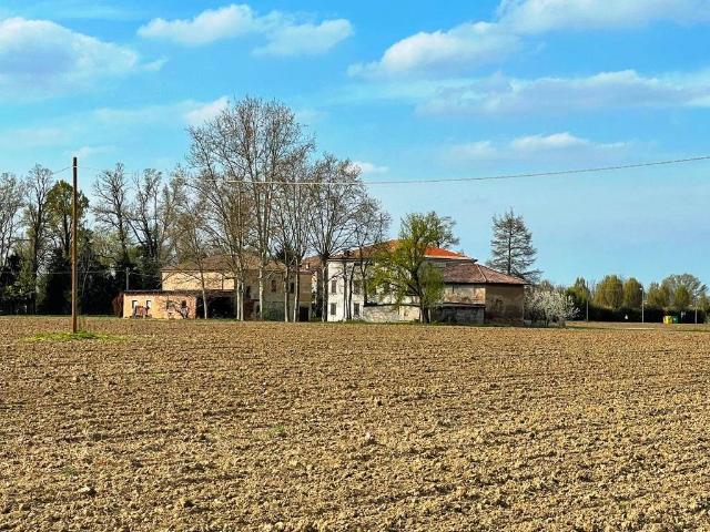 Rustico / Casale in vendita a Carpi MO