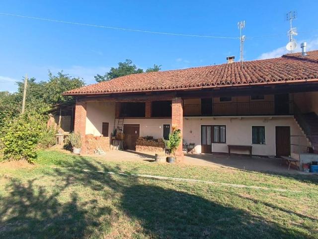 Rustico / Casale in vendita a Carrù CN