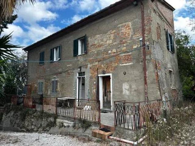 Rustico / Casale in vendita a Casciana Terme Lari PI