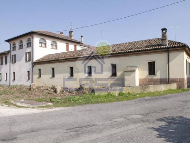 Rustico / Casale in vendita a Casalbuttano ed Uniti CR