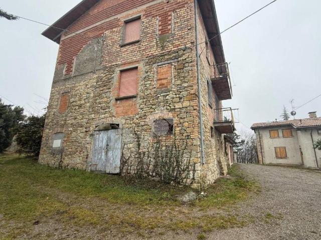 Rustico / Casale in vendita a Casina RE