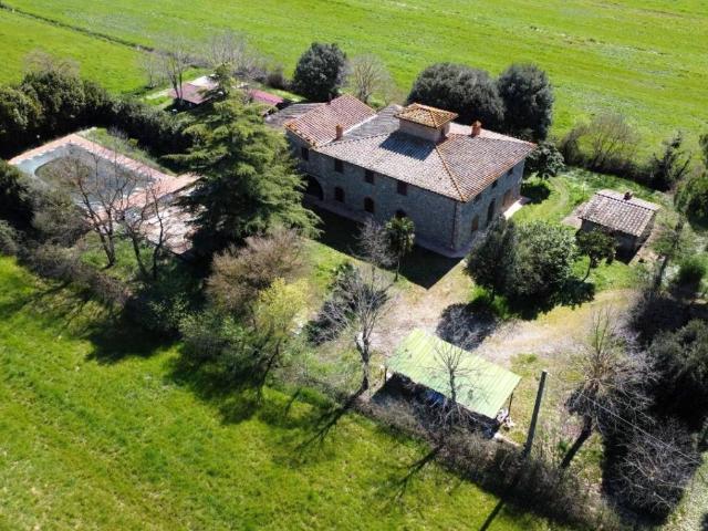Rustico / Casale in vendita a Casole d'Elsa SI