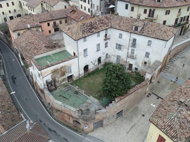 Rustico / Casale in vendita a Castagnole delle Lanze AT