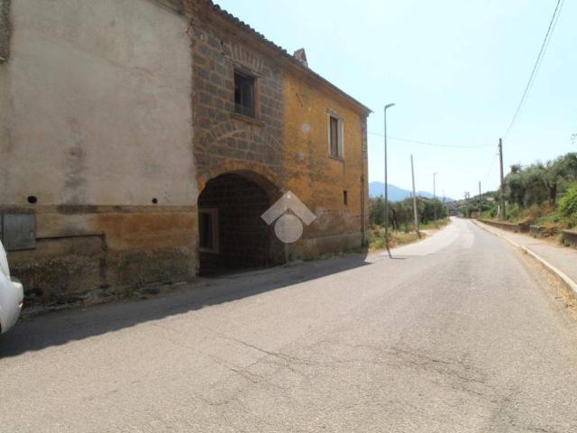 Rustico / Casale in vendita a Castel Morrone CE