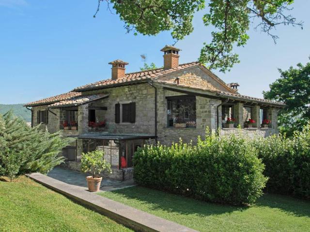Rustico / Casale in vendita a Castel Focognano AR