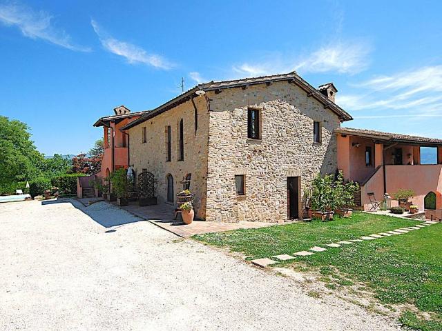 Rustico / Casale in vendita a Castel Ritaldi PG