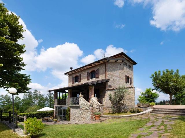 Rustico / Casale in vendita a Castel San Pietro Terme BO