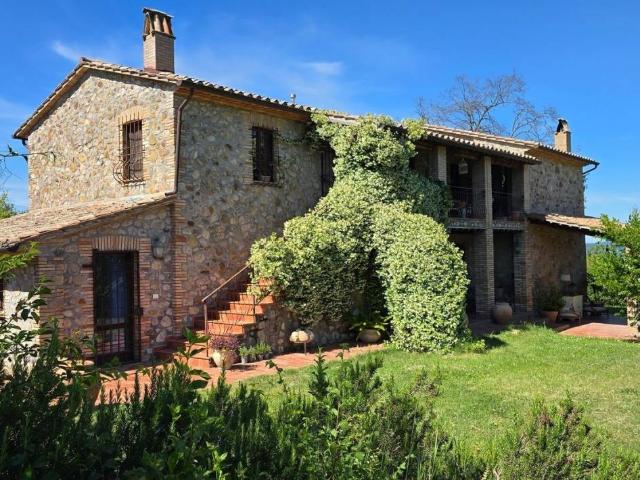 Rustico / Casale in vendita a Castel Viscardo TR