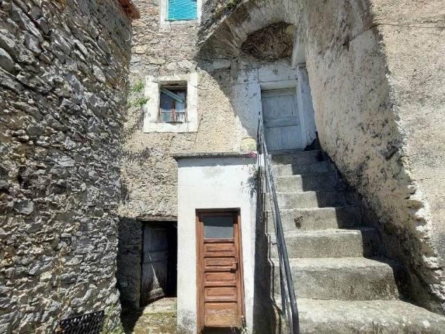 Rustico / Casale in vendita a Castelbianco SV