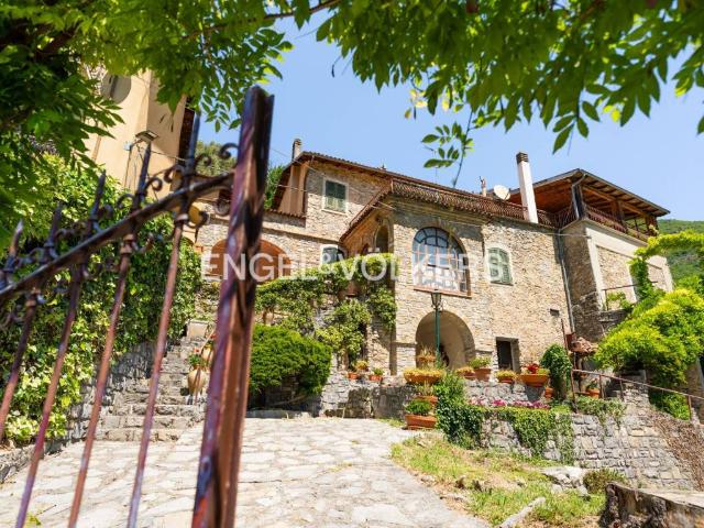 Rustico / Casale in vendita a Castelbianco SV