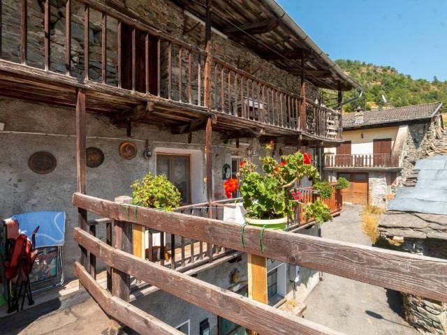 Rustico / Casale in vendita a Casteldelfino CN