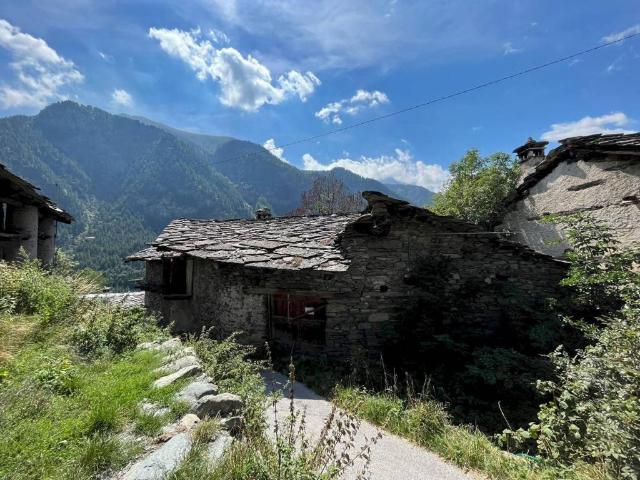 Rustico / Casale in vendita a Casteldelfino CN