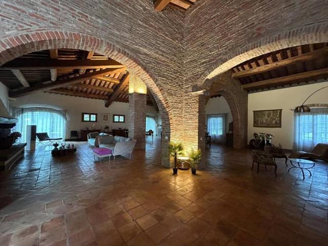 Rustico / Casale in vendita a Castelfranco di Sotto PI
