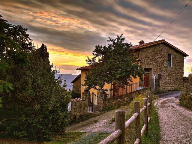 Rustico / Casale in vendita a Castelfranco Piandisco AR