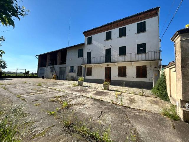 Rustico / Casale in vendita a Castellazzo Bormida AL