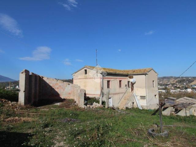 Rustico / Casale in vendita a Castellalto TE