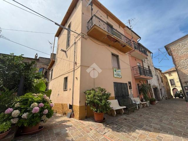 Rustico / Casale in vendita a Castellalto TE