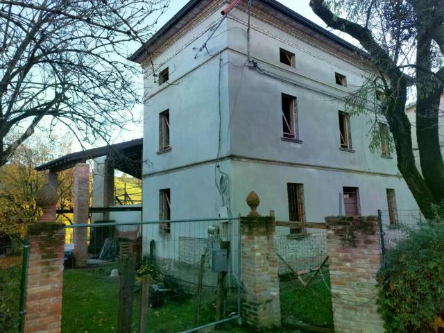 Rustico / Casale in vendita a Castell'Arquato PC