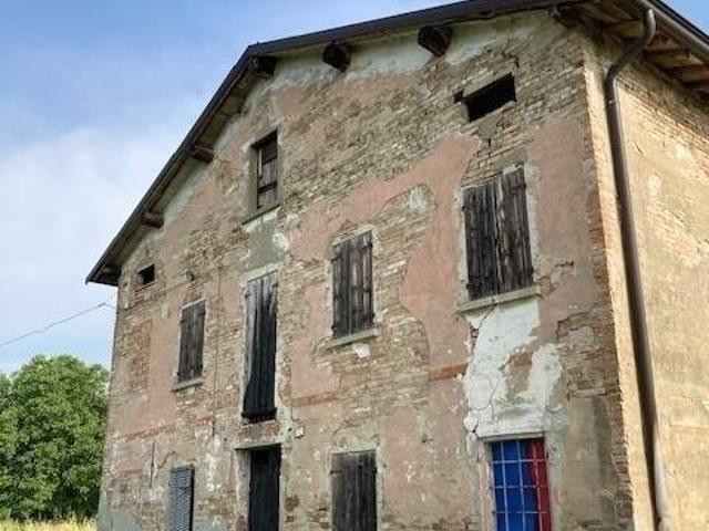 Rustico / Casale in vendita a Castelnovo di Sotto RE