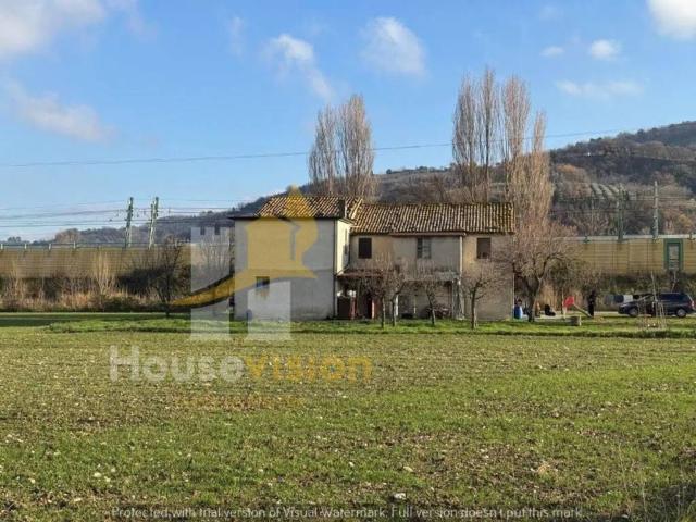 Rustico / Casale in vendita a Castelplanio AN