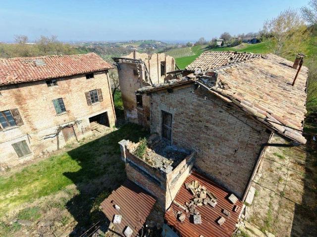 Rustico / Casale in vendita a Castelvetro di Modena MO