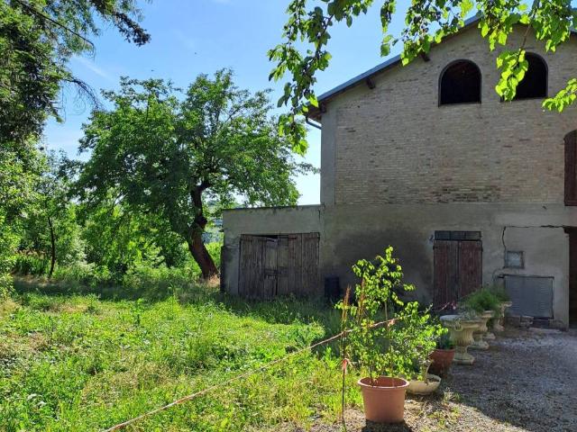 Rustico / Casale in vendita a Castelvetro di Modena MO