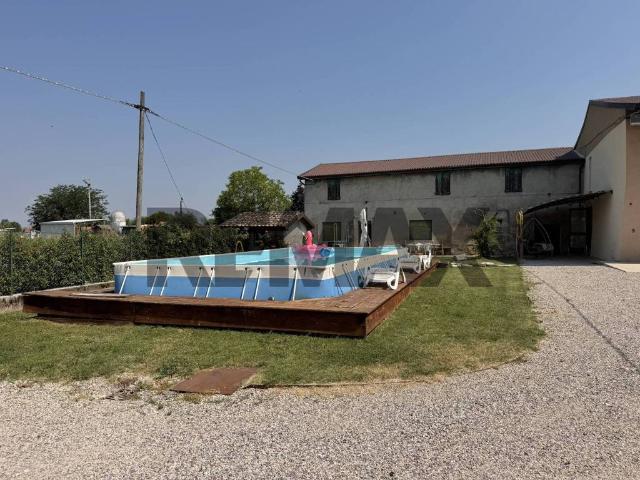 Rustico / Casale in vendita a Castiglione delle Stiviere MN
