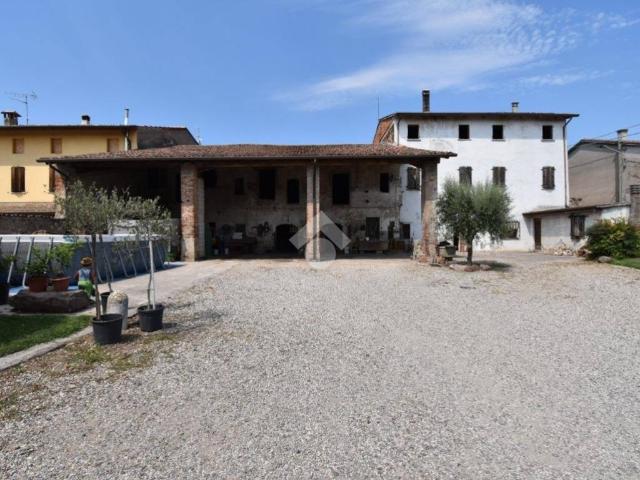 Rustico / Casale in vendita a Castiglione delle Stiviere MN