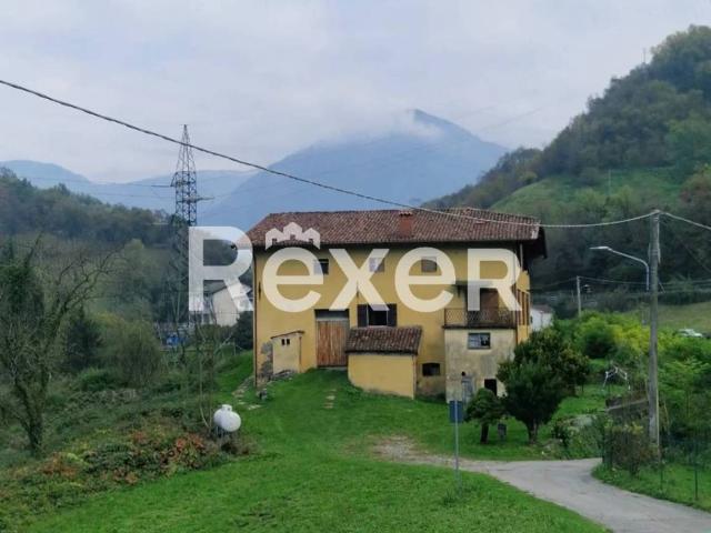 Rustico / Casale in vendita a Castro BG